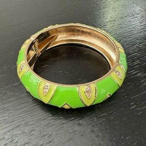 Green enamel clasp bracelet, fashion jewelry